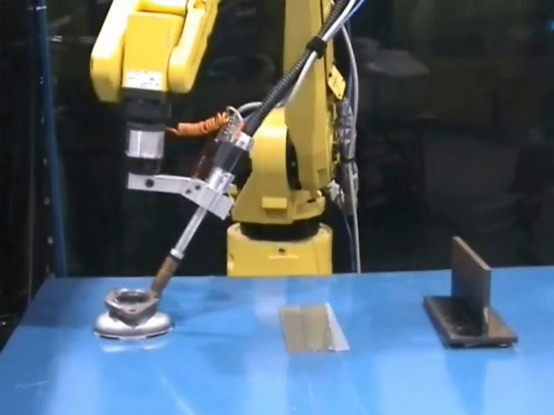 <b>Robot Welding Location-Finding Video-Qingdao Yingbaite</b>